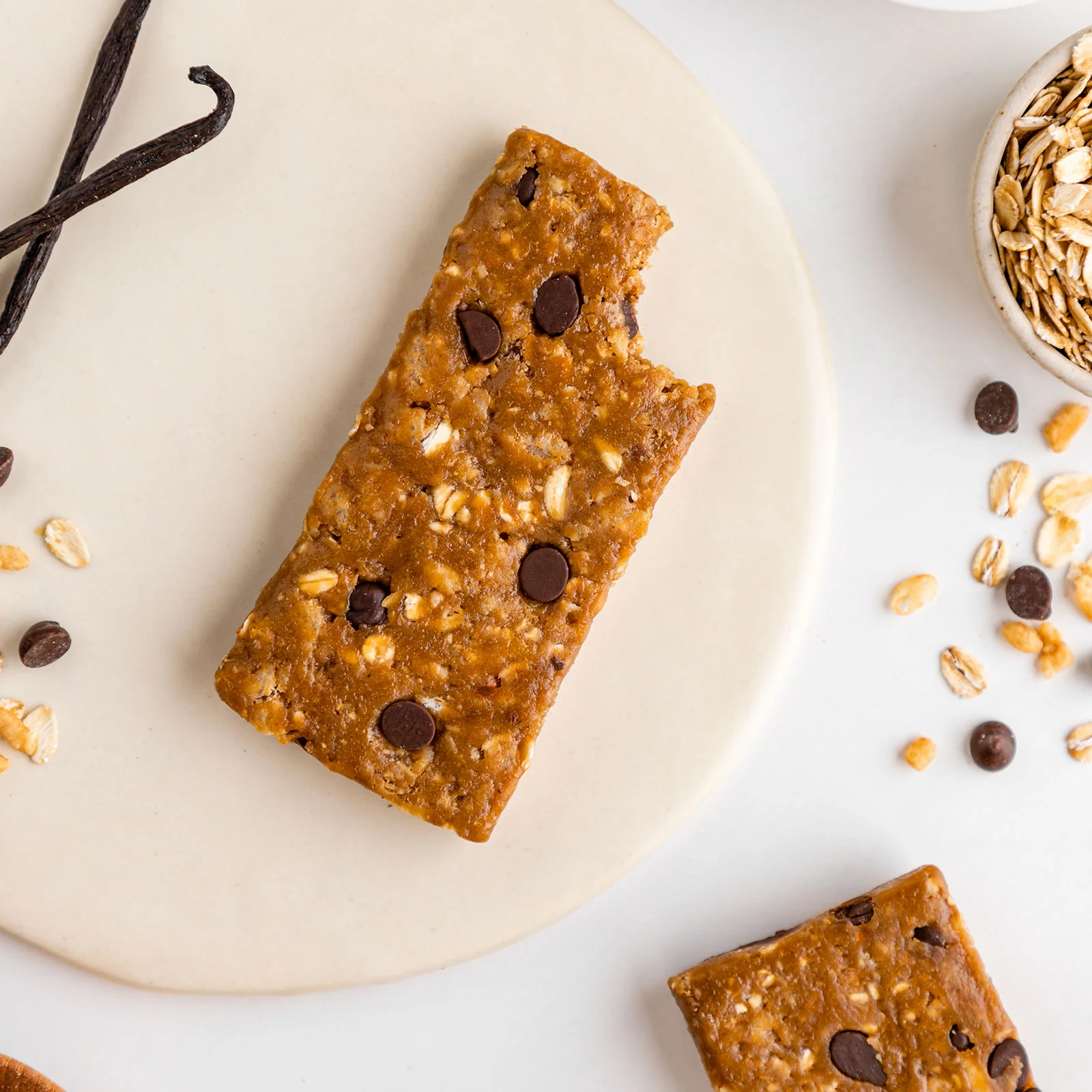 Oatmeal Chocolate Chip MacroBar Mini - Image 3